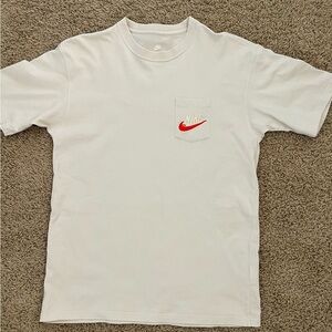 Men’s NIKE Size SmallTrend Max 90 Chest Pocket Logo T-shirt